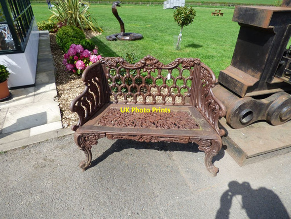 Photo 6"x4" Iron bench Wootton\/SJ3427 c2017