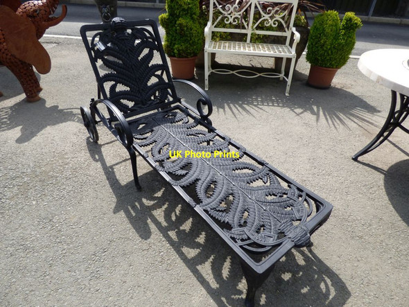 Photo 6"x4" Iron lounger Wootton\/SJ3427 c2017