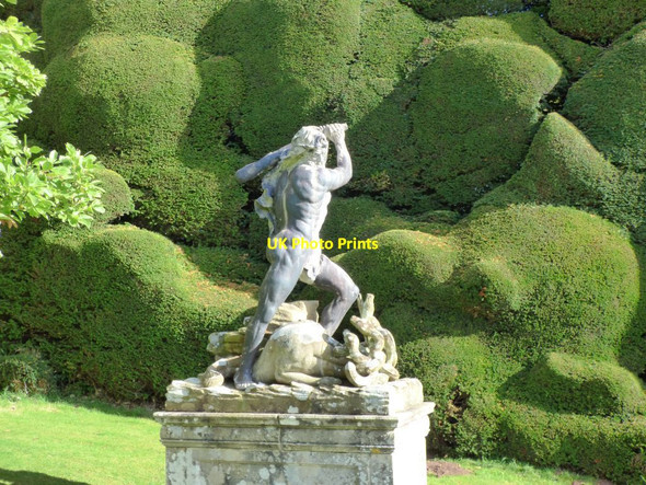 Photo 6"x4" Hercules and the Yew hedge Welshpool\/Y Trallwng c2016