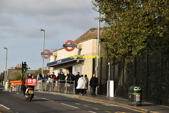 Photo 6"x4" Leyton Station Leyton\/TQ3786 c2021