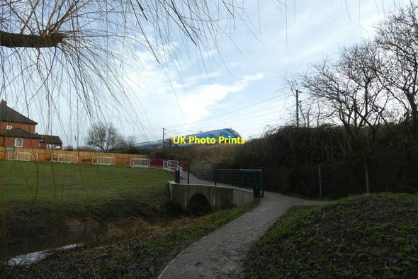 Photo 6"x4" Train passing Holgate Millennium Green York\/SE5951 c2022
