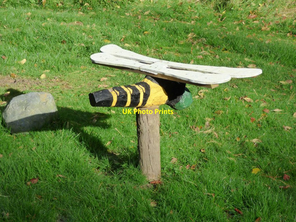 Photo 6"x4" Bee carving Llanwddyn c2016