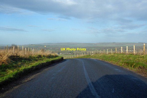 Photo 6"x4" Road at top of descent into Vale of Pewsey Southcott\/SU1759 c2022