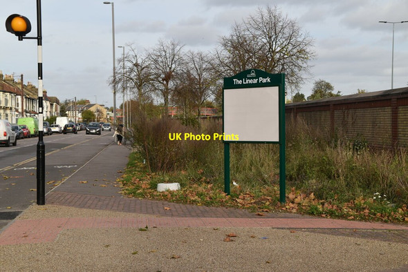 Photo 6"x4" The Linear Park Leyton\/TQ3786 c2021