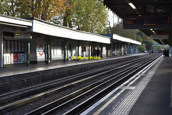 Photo 6"x4" Snaresbrook Station Wanstead c2021
