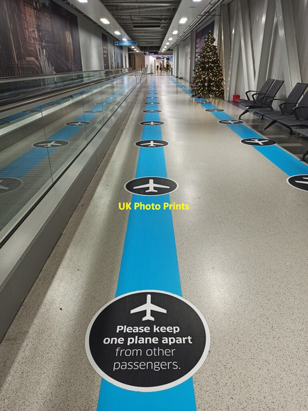 Photo 6"x4" Airside at Edinburgh Airport Gogar\/NT1672 c2022