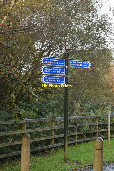 Photo 6"x4" Waymarkers, Waterside Greenway Londonderry\/C4316 c2021