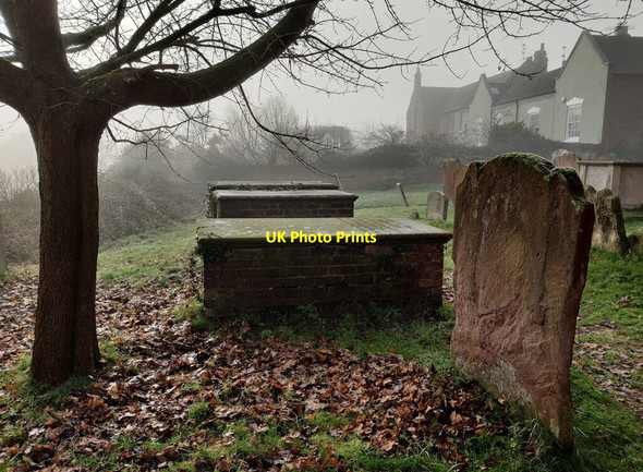 Photo 6"x4" St John The Baptist churchyard, Wolverley Drakelow c2022