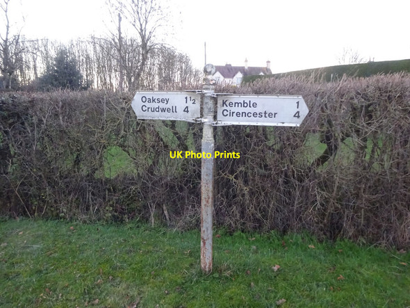 Photo 6"x4" Old Fingerpost, Kemble Wick Kemble Wick c2022