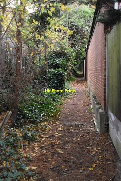 Photo 6"x4" Footpath off High Rd Chigwell c2021