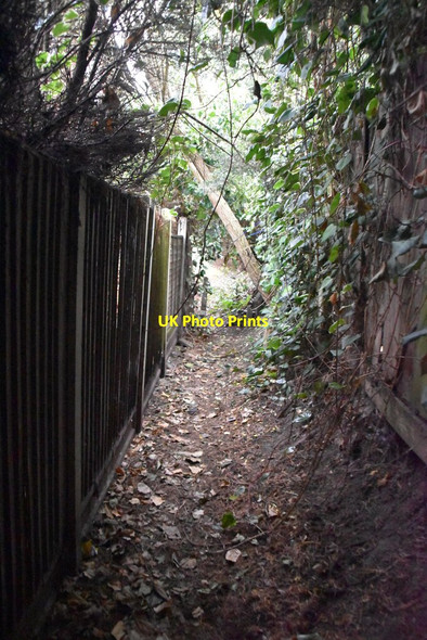 Photo 6"x4" Enclosed footpath Chigwell c2021