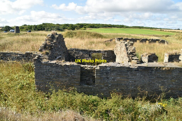 Photo 6"x4" Ruined quarry cottage Castletown\/ND1967 c2021