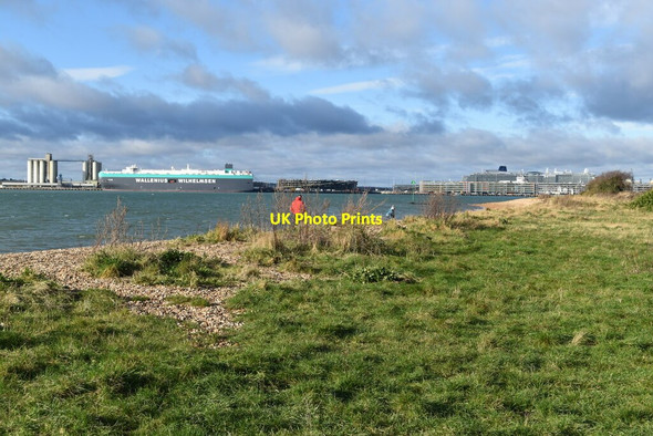 Photo 6"x4" On the shore at Weston, looking towards Southampton Docks Weston\/SU4410 c2022