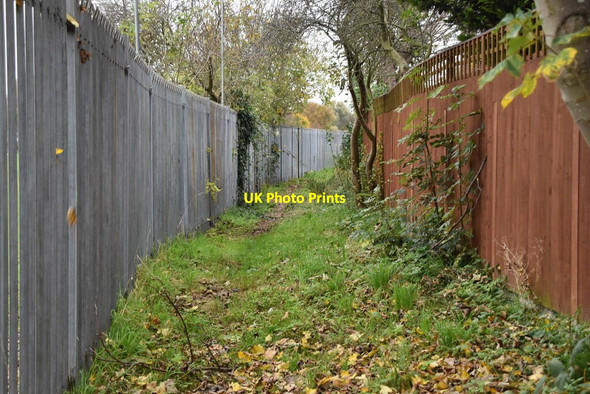 Photo 6"x4" Enclosed footpath Barkingside c2021