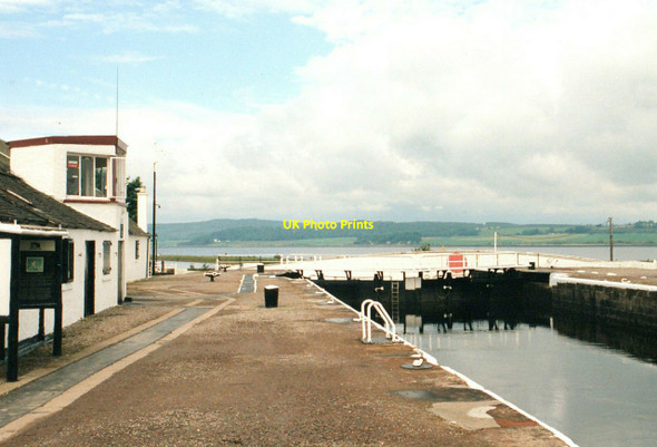 Photo 6"x4" Clachnaharry Lock, 1998 Inverness c1998