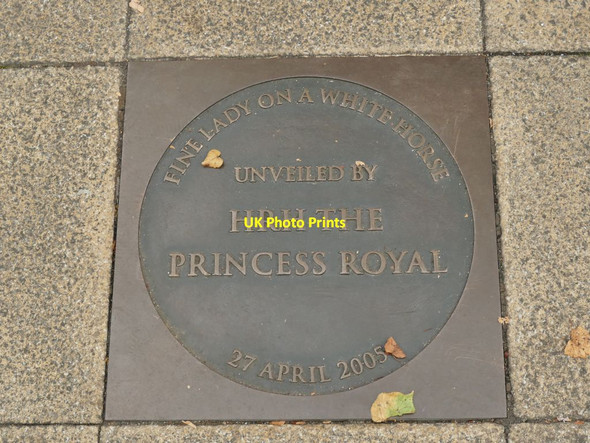 Photo 6"x4" White Horse statue, Banbury - plaque Banbury\/SP4540 c2021