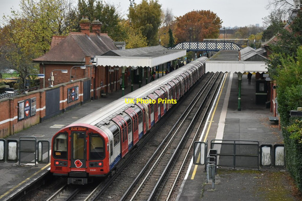 Photo 6"x4" Central line train, Barkingside Barkingside c2021
