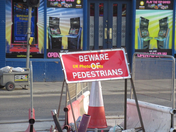 Photo 6"x4" Beware of pedestrians Edinburgh c2022