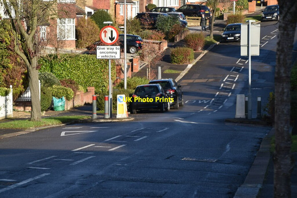 Photo 6"x4" Traffic calming, King's Avenue Woodford\/TQ4091 c2021 P1
