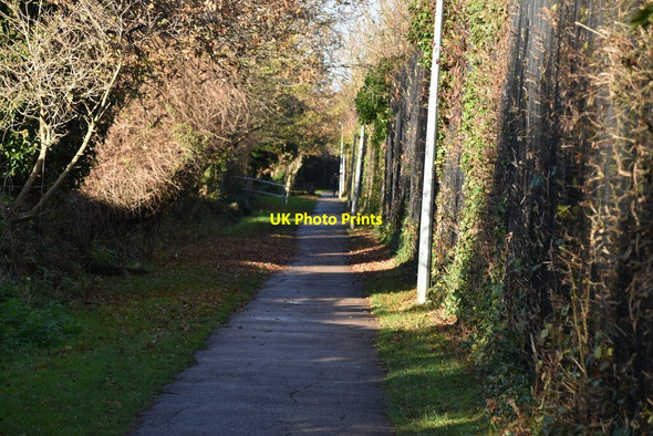 Photo 6"x4" Footpath to Loughton Station Loughton\/TQ4396 c2021
