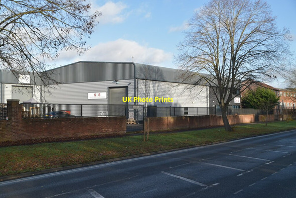 Photo 6"x4" Oakwood Hill Industrial Estate Loughton\/TQ4396 c2021