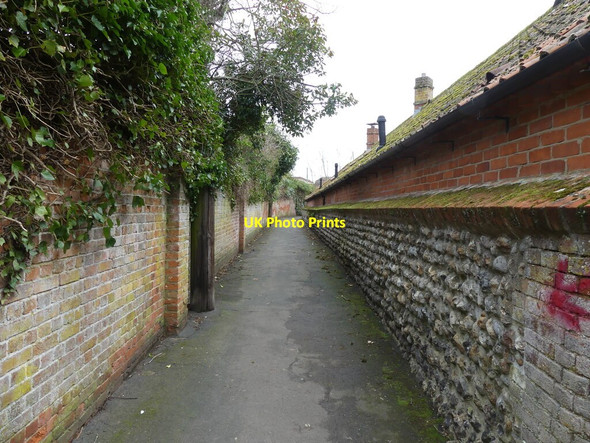 Photo 6"x4" Looking down Love's Lane Fakenham c2022