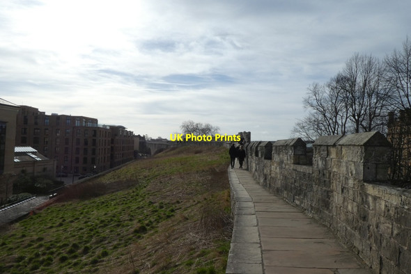 Photo 6"x4" City walls above Station Road York\/SE5951 c2022