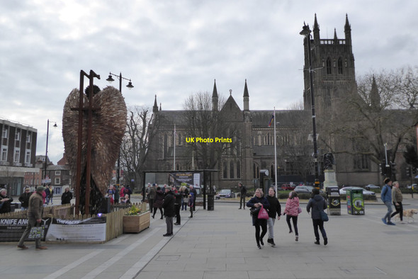 Photo 6"x4" The Knife Angel and Worcester Cathedral Worcester c2022