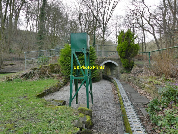 Photo 6"x4" Northcliffe Park: railway water tower Shipley\/SE1437 c2022