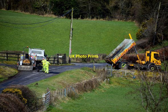 Photo 6"x4" Repairing potholes along Spring Road Mountfield\/H5378 c2022