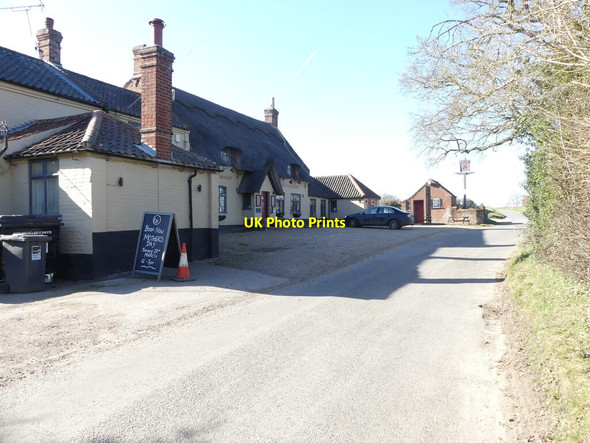 Photo 6"x4" The Goat Pub and Restaurant Lamas c2022
