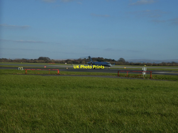 Photo 6"x4" 9H-VIC Landing Thorns Green c2022