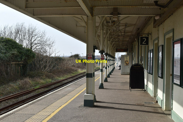 Photo 6"x4" On the platform at Seaford Station Seaford c2022