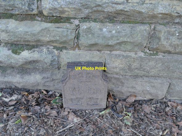 Photo 6"x4" Cast iron GPO marker post, Bradford Road, Northowram Halifax c2022