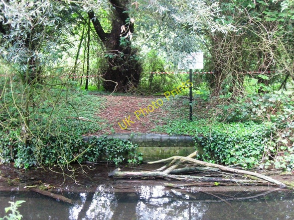 Photo 6"x4" The Brick Edge of the Old Canal Wharf at \u00e2\u0080\u009cThe Narrows\u00e2\u0080\u009d Buckland\/SP8812 c2009