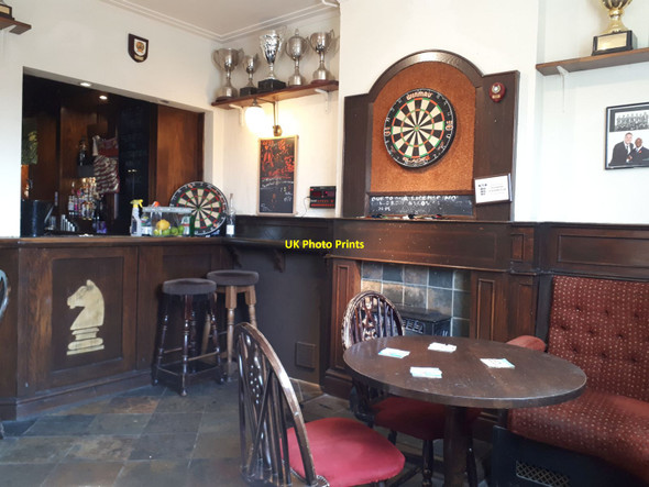 Photo 6"x4" The White Horse, Hough Side Road, Pudsey - front bar Pudsey\/SE2233 c2022
