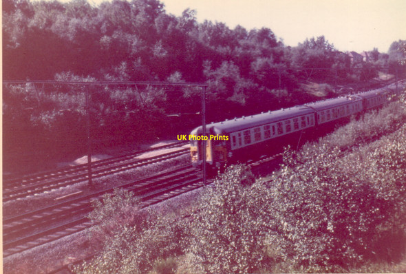 Photo 6"x4" Train travelling from Shenfield to Brentwood in 1967 Brentwood c1967