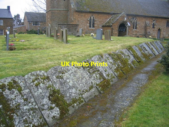 Photo 6"x4" Churchyard, Claydon Claydon\/SP4550 c2006