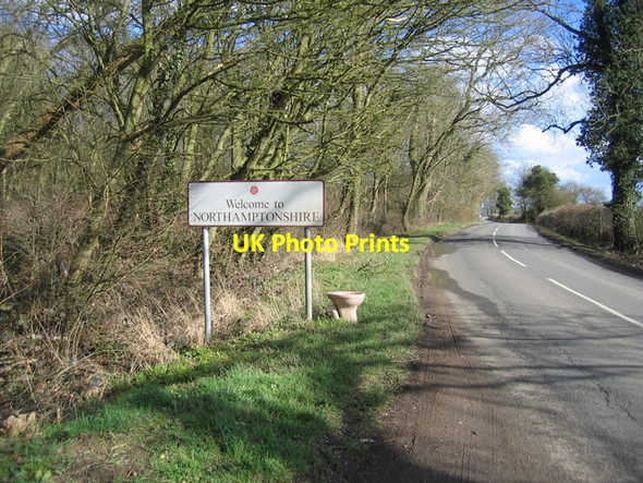 Photo 6"x4" Unusual welcome to Northamptonshire Stoneton c2006