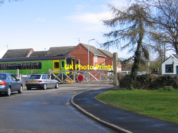 Photo 6"x4" Waiting for the train, Spalding, Lincs Spalding c2006