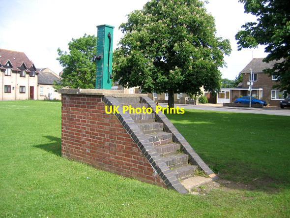 Photo 6"x4" Parish pump, Willingham, Cambs Willingham\/TL4070 c2006