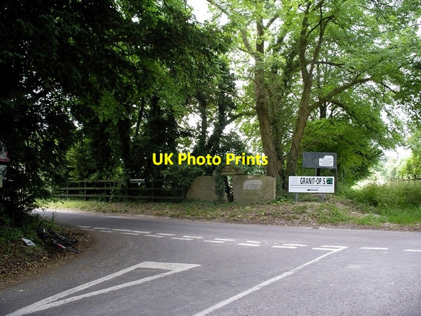 Photo 6"x4" Hampshire-Wiltshire border by Granit-Ops Commo c2006
