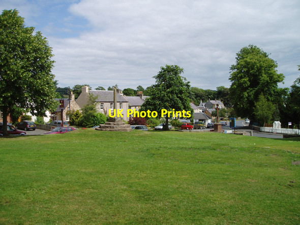 Photo 6"x4" Ancrum village green Ancrum c2006