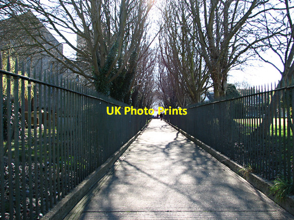 Photo 6"x4" Chepstow St Mary's Church Railings Chepstow\/Cas-Gwent c2006