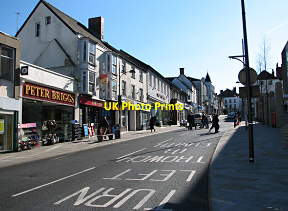 Photo 6"x4" Chepstow High Street looking towards the Town Gate Chepstow\/Cas-Gwent c2006