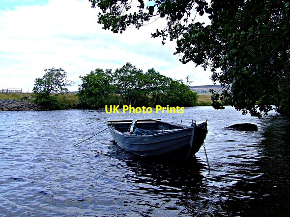 Photo 6"x4" A Boat on the River Conon Coul of Fairburn c2006