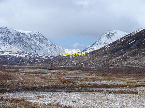 Photo 6"x4" Culra Bothy and Bealach Dubh Allt a' Chaoil-r\u00e8idhe c2006