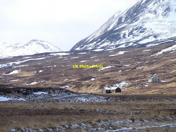 Photo 6"x4" Culra Bothy and Culra Lodge Allt a' Chaoil-r\u00e8idhe c2006