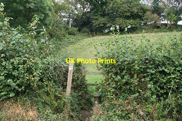 Photo 6"x4" Membury: footpath to Membury Castle Green Down\/ST2802 c2006