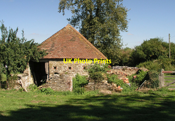 Photo 6"x4" Derelict pigsty on Theale Farm Rapkyns c2006